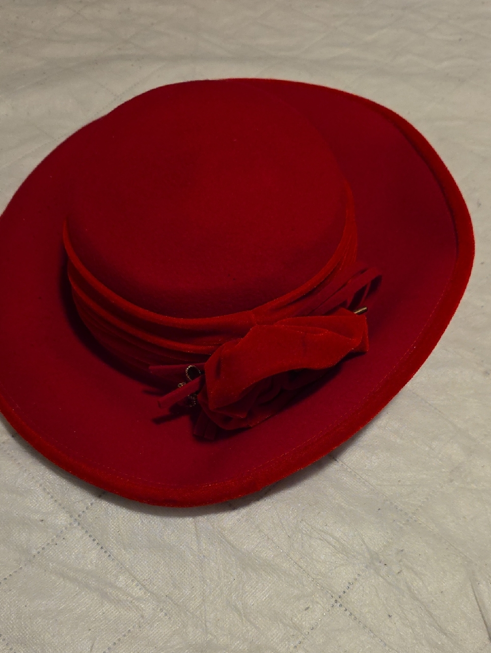 Elegant Red Felt Flower Cloche Hat for Women